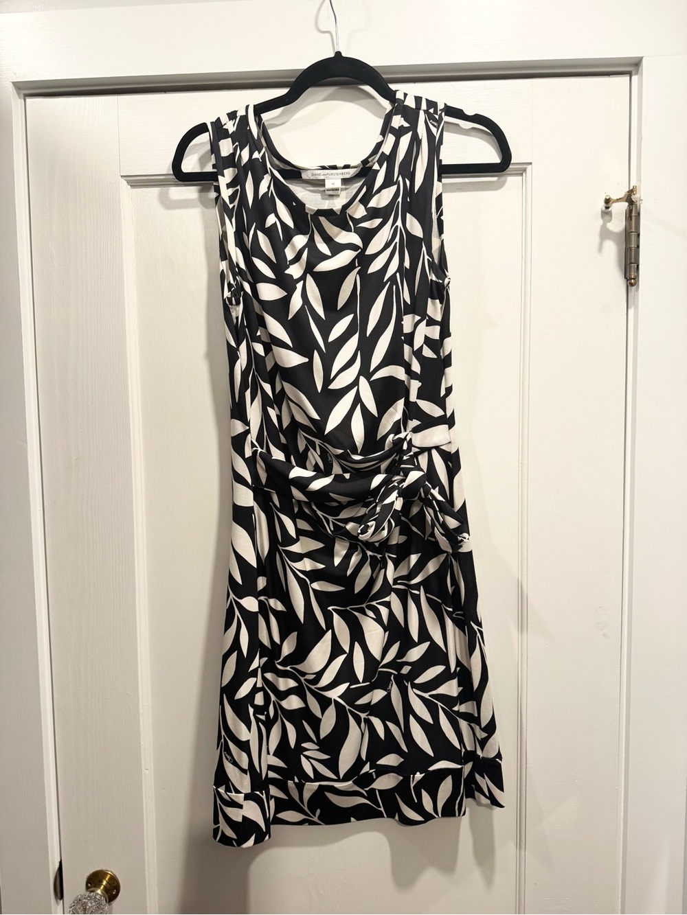 Diane Von Furstenberg 100% Silk New Della Sleeveless Wrap Dress 12 Office Career - Picture 3 of 12